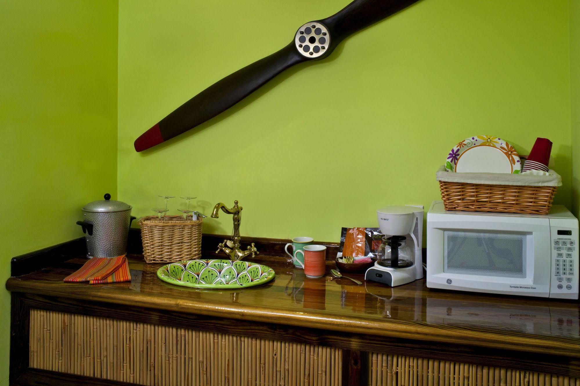 Tropical Inn Key West Bagian luar foto